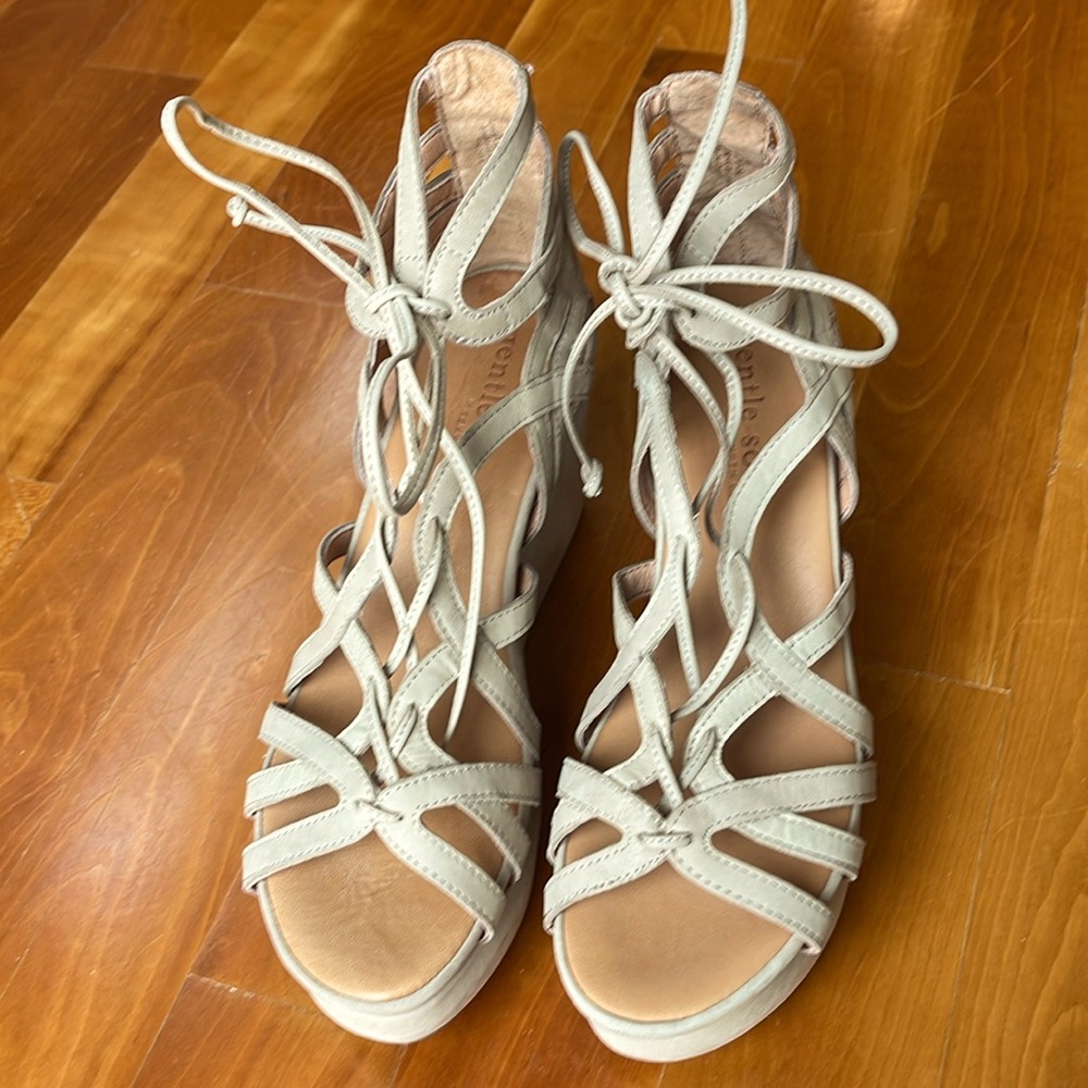 Gentle Souls 8.5 comfy high heel gladiator style sandals. Never worn.